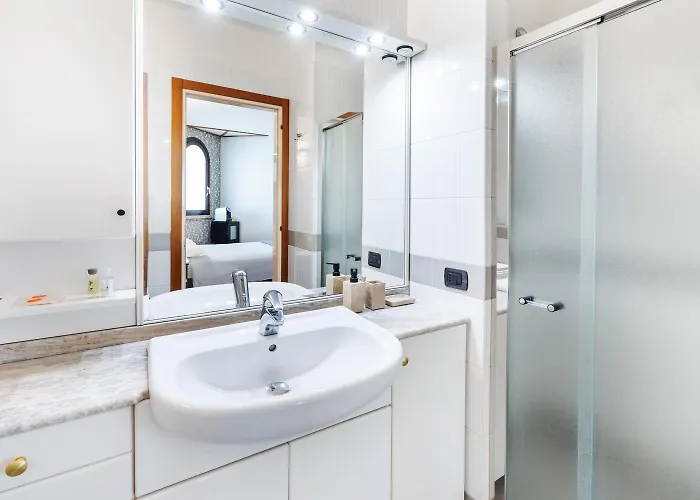 Le Rose Mwc - Riviera Collection